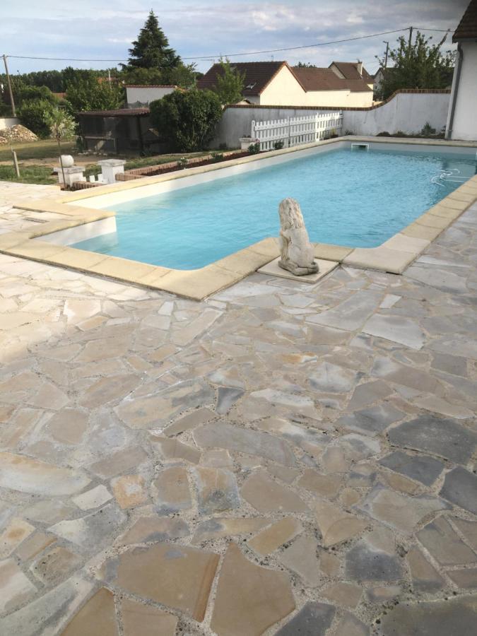 Maison Blanche Piscine Et Petit Dejeuner Châtellerault Eksteriør billede